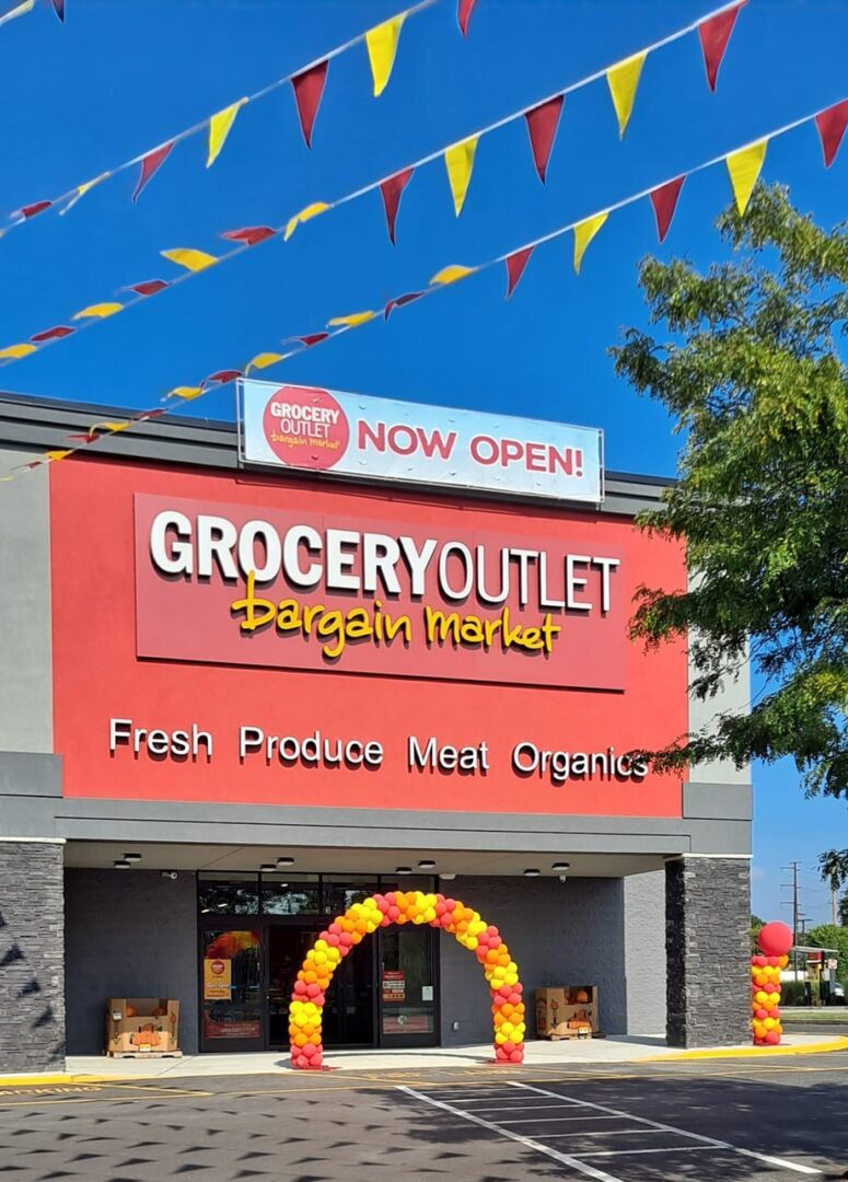 grocery outlet grand opening